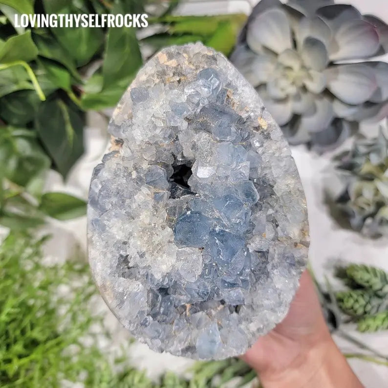 Celestite Meaning and Healing Properties