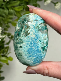 Shattuckite Dioptase Calcite Palmstone - #16