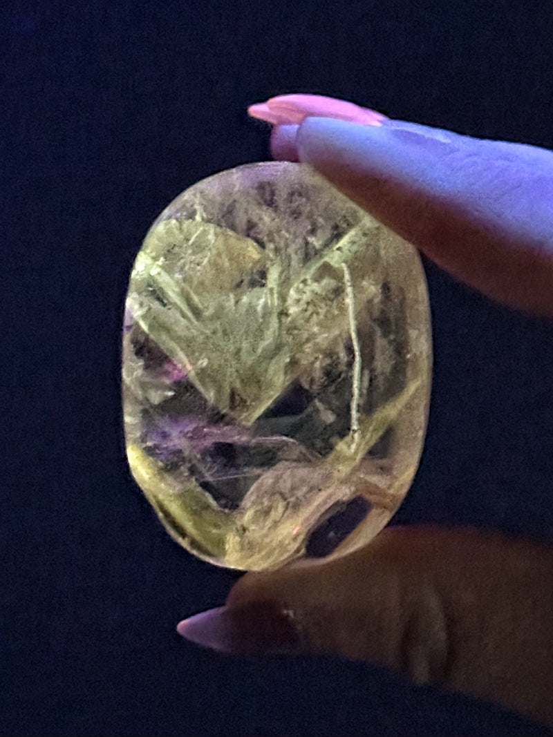 UV Reactive Amethyst Palmstone - #3