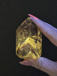 UV Reactive Amethyst Point - #16
