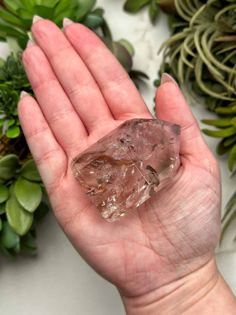UV Reactive Amethyst Point - #16