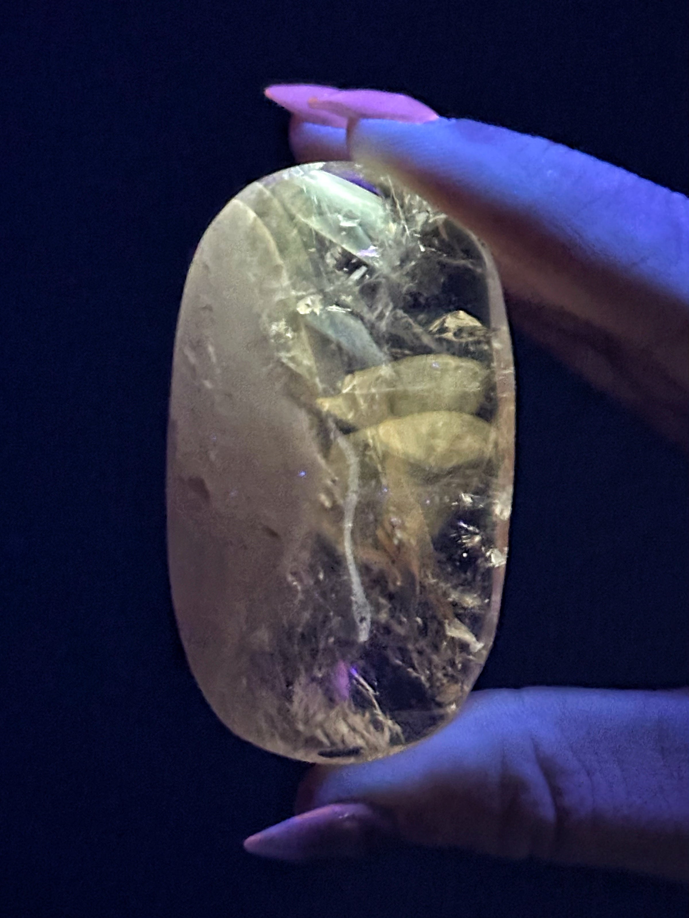 UV Reactive Amethyst Palmstone - #1